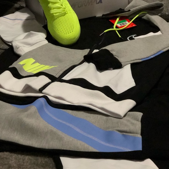 Nike Vapor Max and Track Suit - Picture 4 of 7